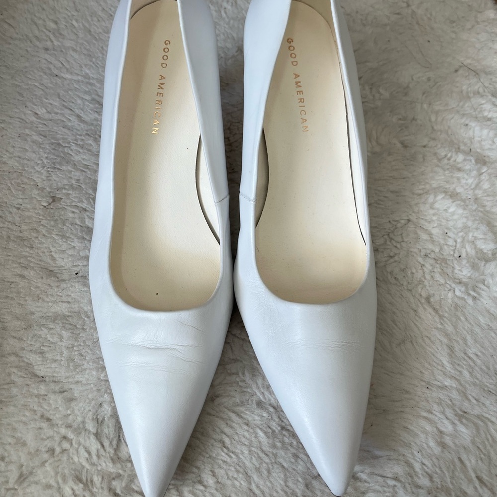 Good American, white pumps size 7